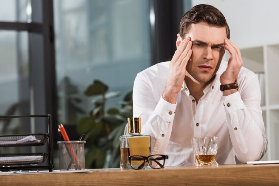 Причины возникновения боли в голове после употребления алкоголя или запоя
